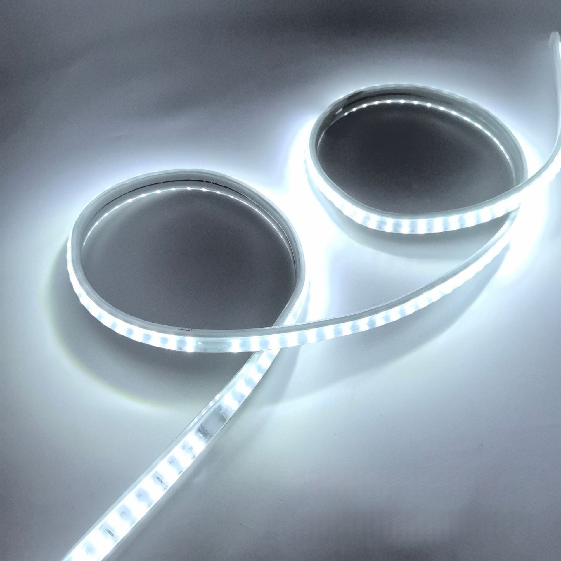 AC 110V / 220V SMD2835 Dual Row High Voltage LED Neon Strip Light – 9W/M, 180 LEDs/M, 18×8mm Arched Diffuser, IP67 Waterproof Flexible Rope Light with Plug, 3000K / 4000K / 6000K / Red / Green / Blue / Pink / Yellow for Indoor & Outdoor Decoration