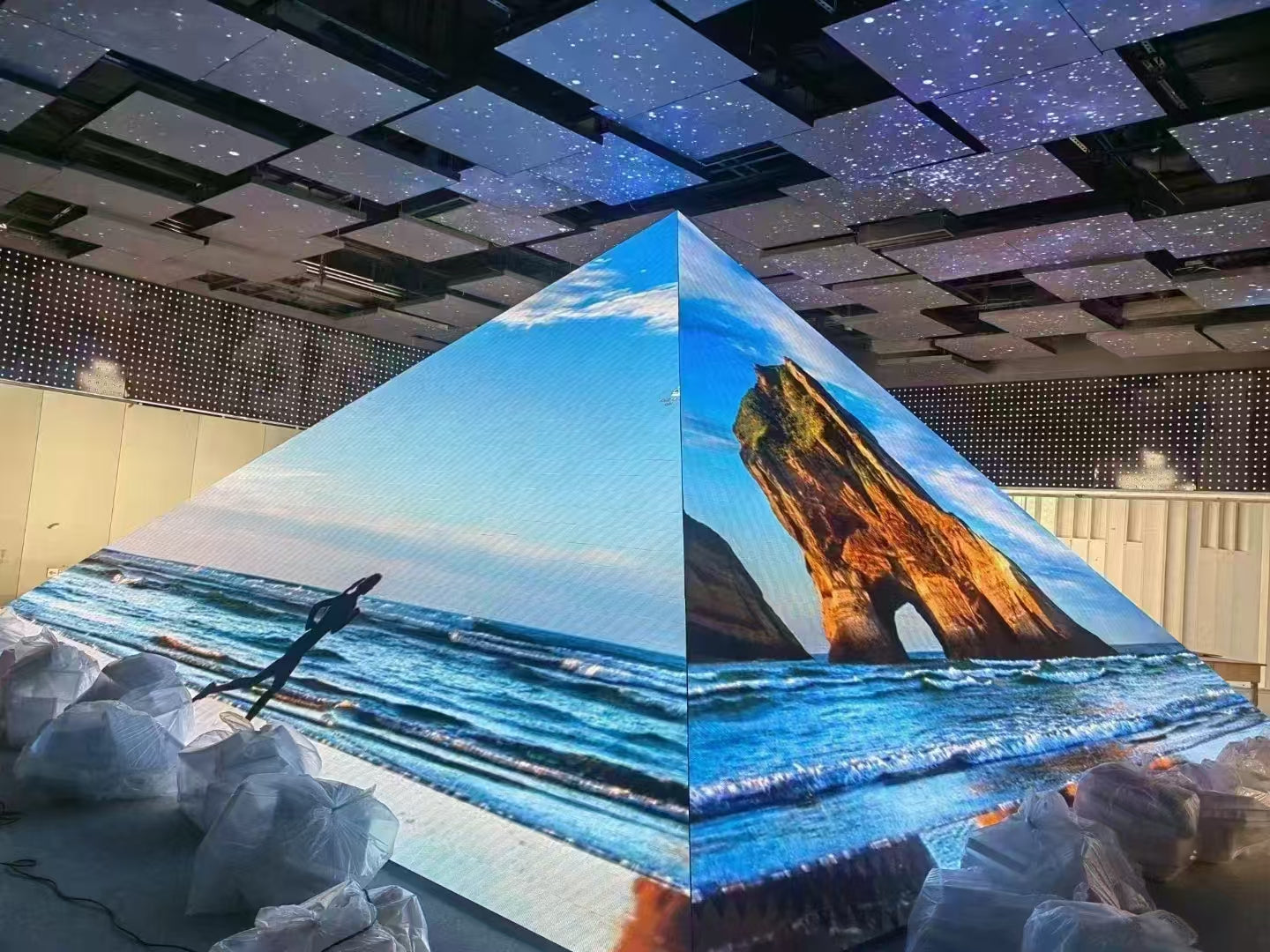 Customized Your Own LED Sphere and Turn Other Shape LED Display Screen in Mind to Real