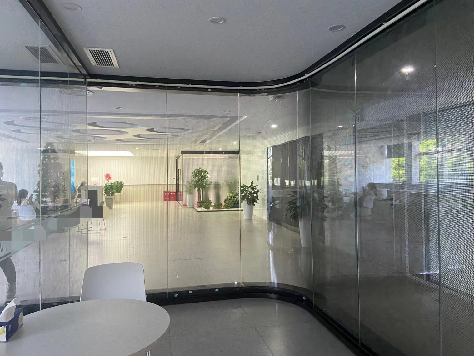 P3.91 Flexibler, unsichtbarer holografischer LED-Filmbildschirm, Helligkeit >3000NITS – Preis für einen Quadratmeter