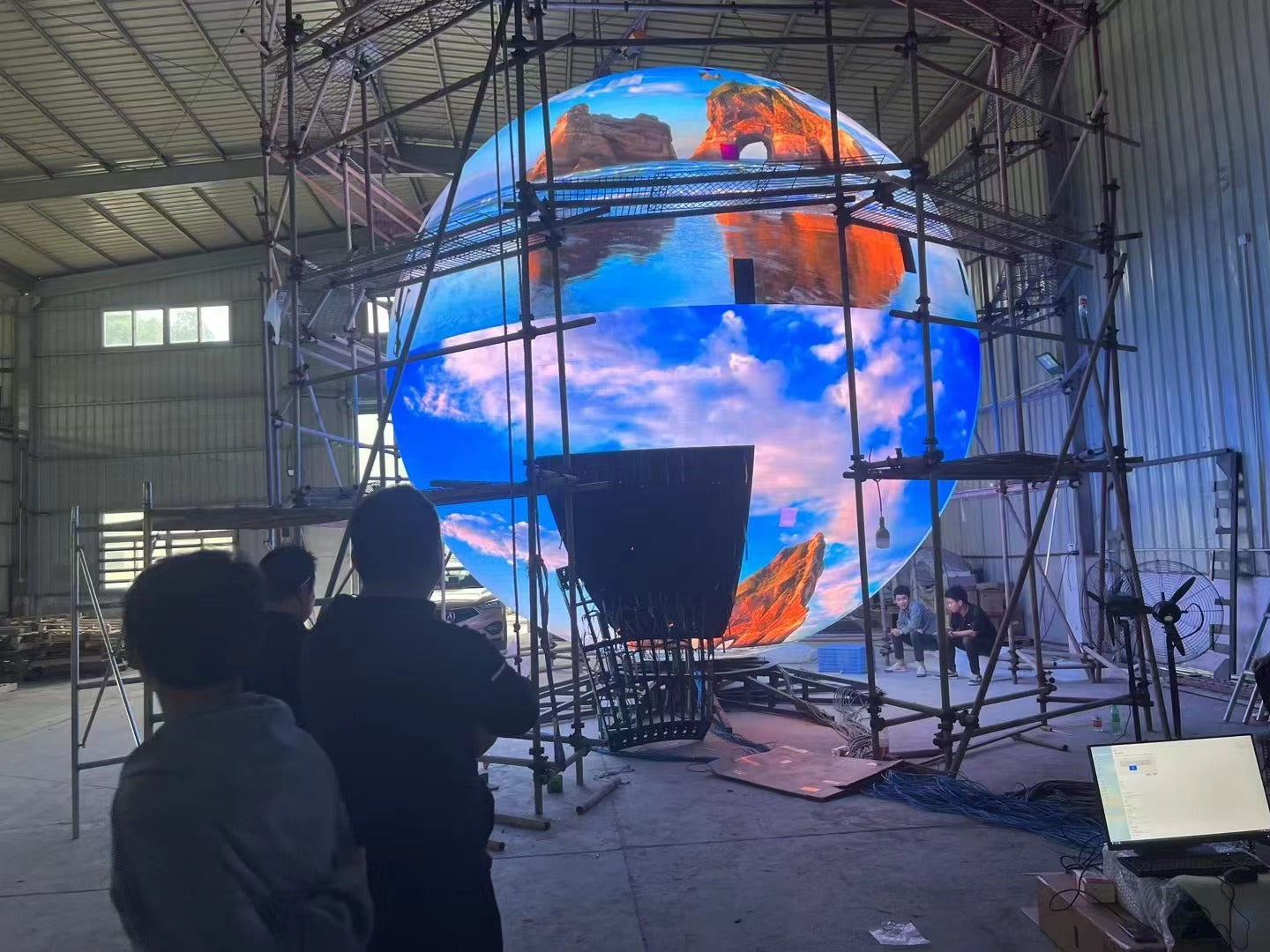Giant Outdoor LED Sphere Display – Dia. 400 / 500 / 800 / 1200cm (13.1–39.4ft) | P5 | Custom 360° LED Ball Screen for Stadiums, Landmarks & Mega Projects