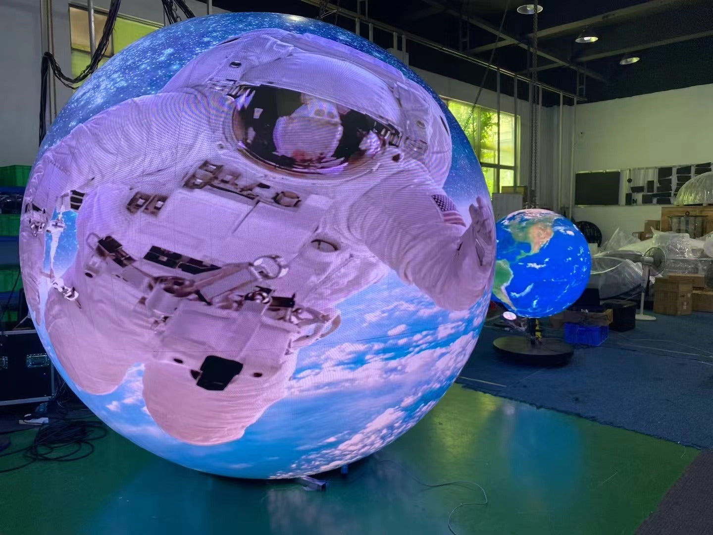 Giant Indoor LED Sphere Display – Dia. 200cm / 250cm / 300cm / 400cm / 500cm (6.6ft–16.4ft) | P3 / P2.5 / P2 / P1.86 / P1.53 / P1.25 | 360° LED Ball Display for Museums, Fairs & Installations