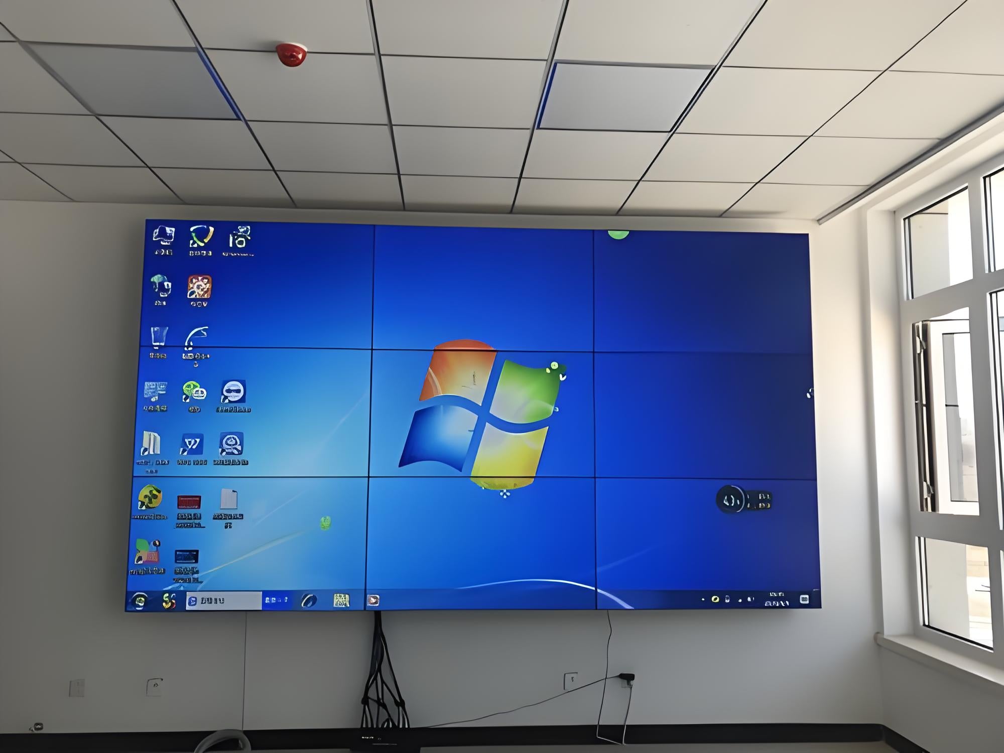 55-Zoll-BOE-LCD-Videowand – 3x3-Kit (9 Panels) | 1920 x 1080 FHD | 500 Nits | Ultraschmaler Rahmen 0,88 mm / 1,7 mm / 3,5 mm | HDMI-Spleißer + Wandhalterung enthalten