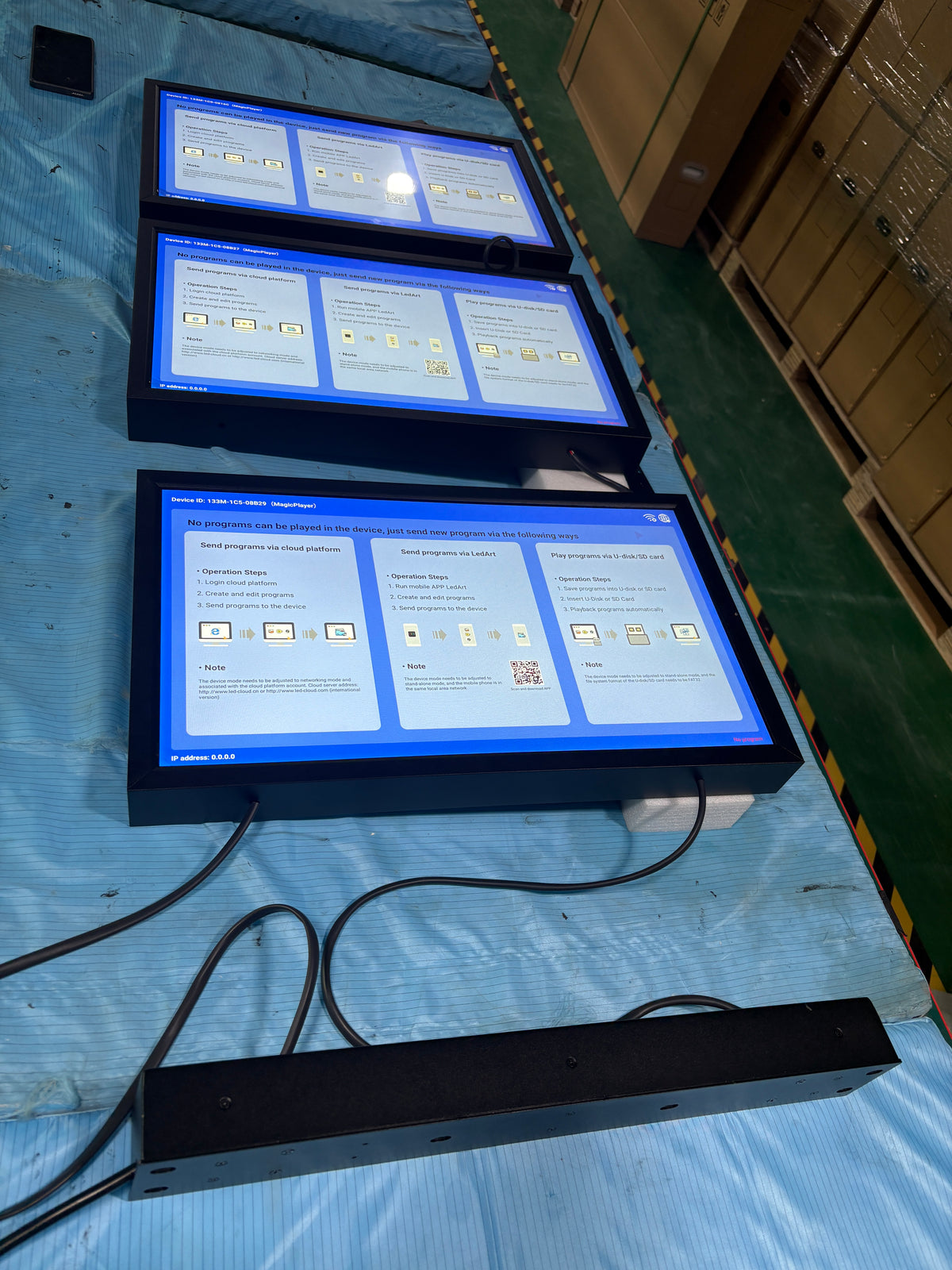 32" einseitiges 2500 Nits High Bright LCD-Fensterwerbedisplay, Android RK3568 2G+32G, ohne Touch, Cloud/APP/USB, Wandmontage/Bodenständer/Hängemontage