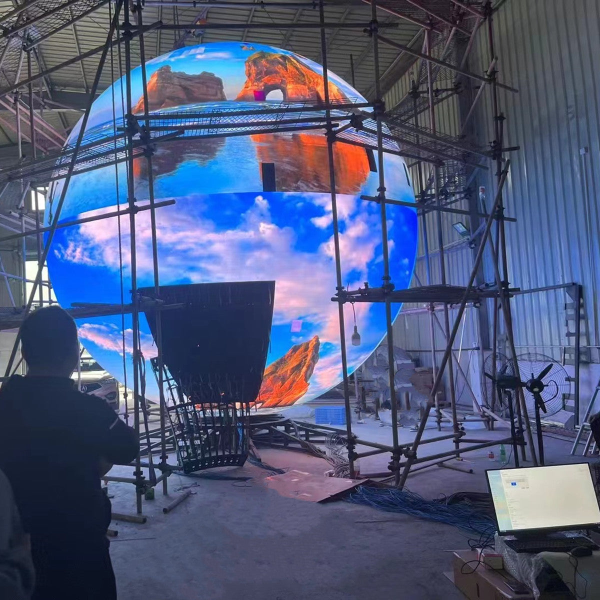 Giant Indoor LED Sphere Display – Dia. 200cm / 250cm / 300cm / 400cm / 500cm (6.6ft–16.4ft) | P3 / P2.5 / P2 / P1.86 / P1.53 / P1.25 | 360° LED Ball Display for Museums, Fairs & Installations