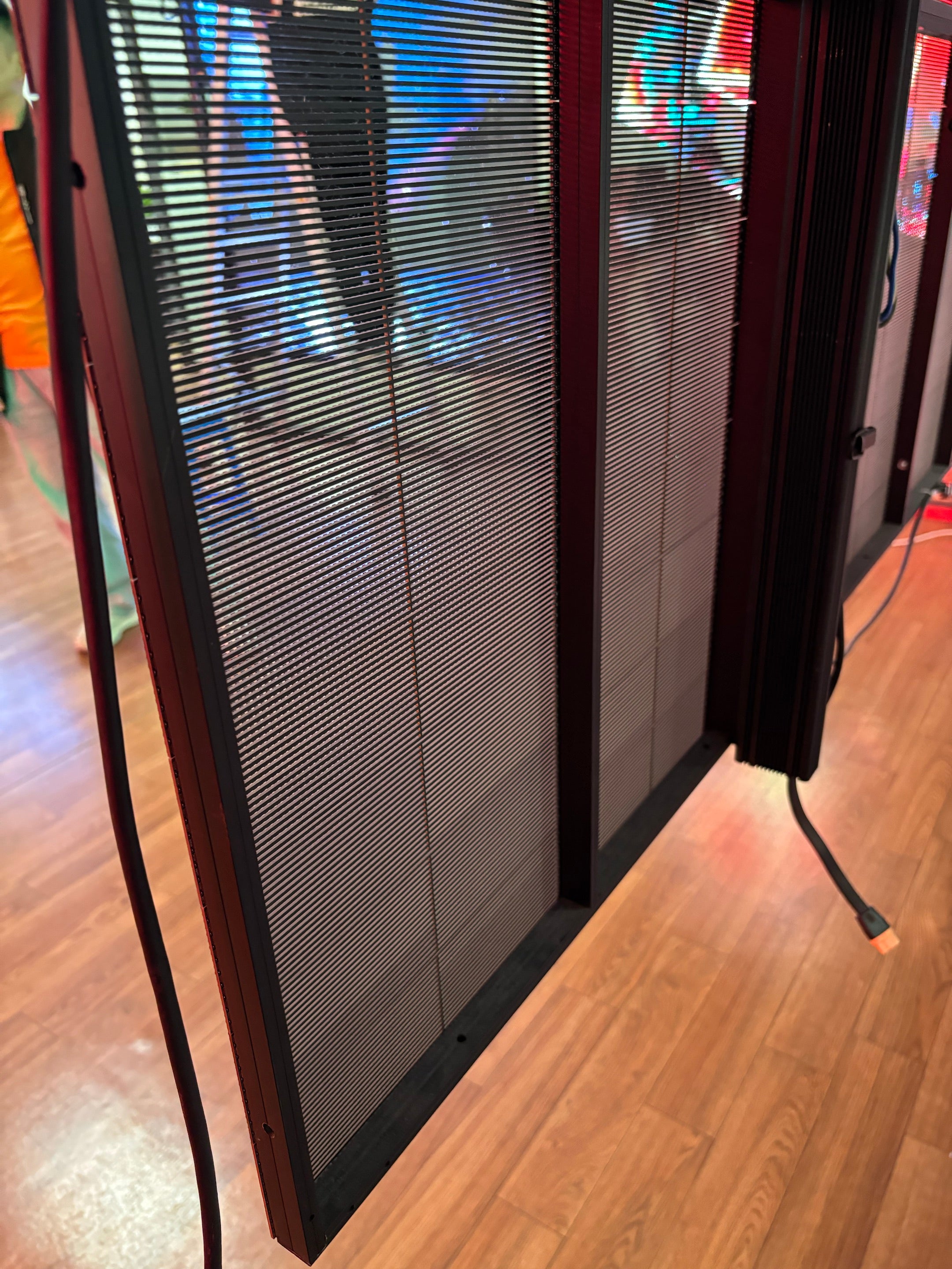 aClear Series Indoor Transparent LED Display Screen P3.125mm Pixel 3500nits in 1000x1000mm Aluminum Indoor Type for Glass/Window Display