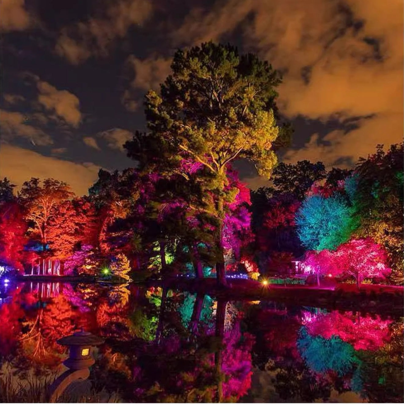 RGBW Rainbow Outdoor LED Flood Light, IP66 Waterproof Landscape Spotlight, 30W / 50W / 100W, AC 86–265V, Adjustable Bracket