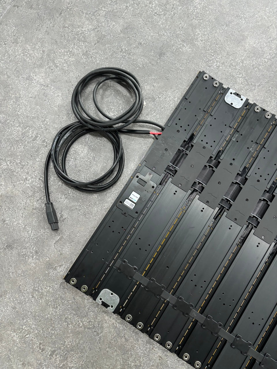 EP-RS Series Rollable LED Poster Display | 500×1000mm | P2.6 / P1.95 / P1.56 / P1.25 | Lightweight, Flexible & Portable | Supports Hanging & Magnetic Installation