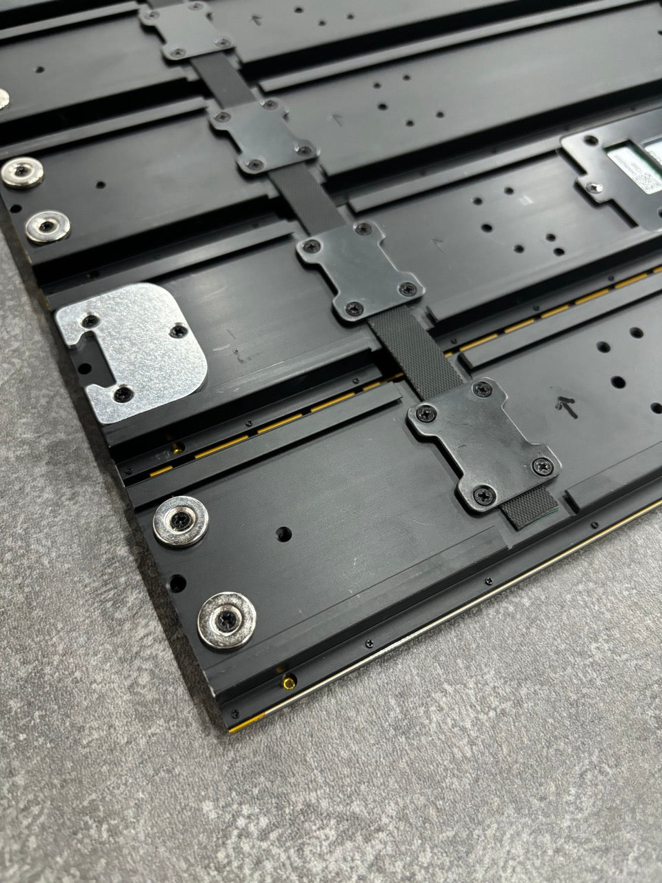 EP-RS Series Rollable LED Poster Display | 500×1000mm | P2.6 / P1.95 / P1.56 / P1.25 | Lightweight, Flexible & Portable | Supports Hanging & Magnetic Installation