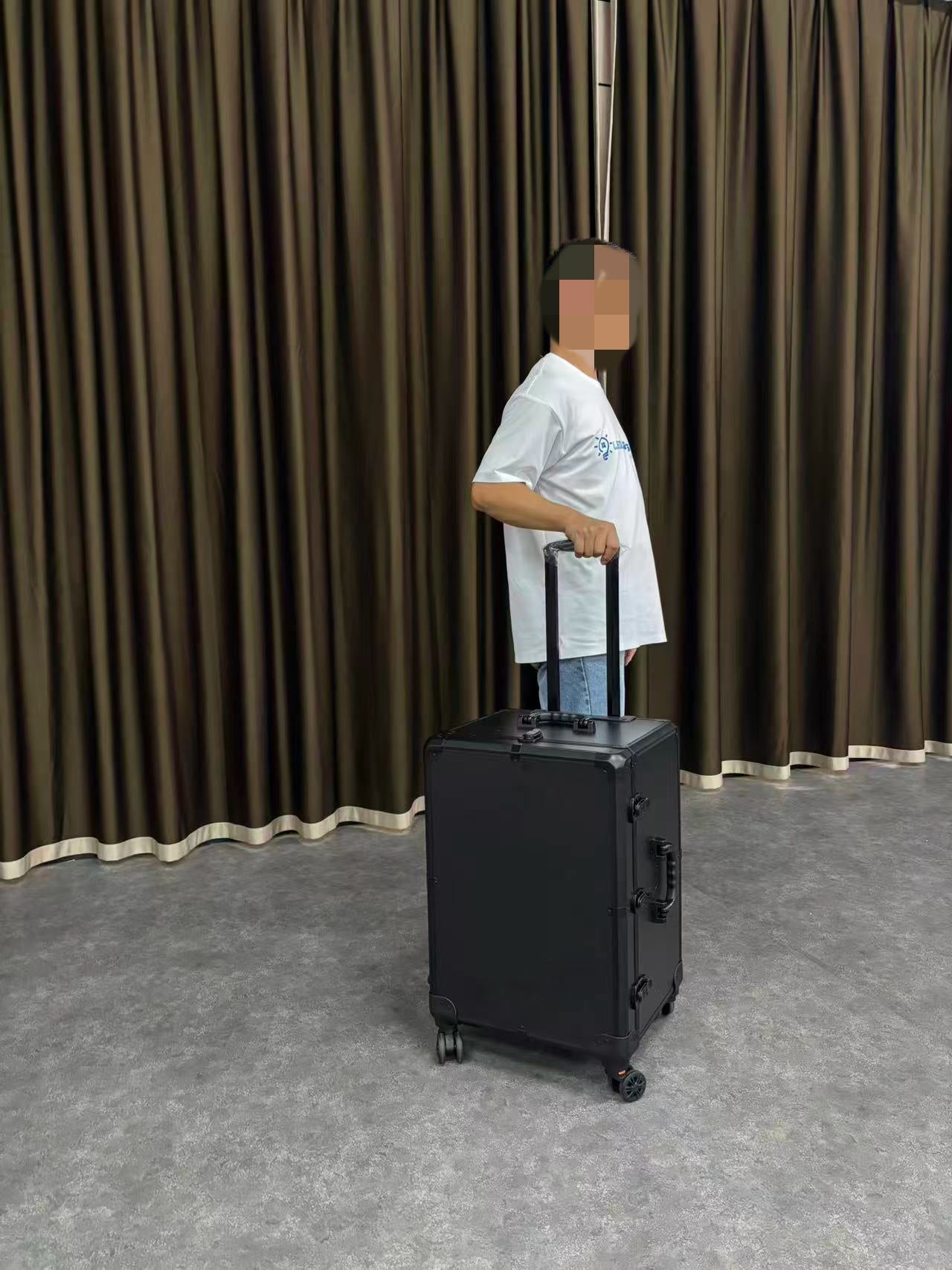 EP-RS Series Rollable LED Poster Display | 500×1000mm | P2.6 / P1.95 / P1.56 / P1.25 | Lightweight, Flexible & Portable | Supports Hanging & Magnetic Installation