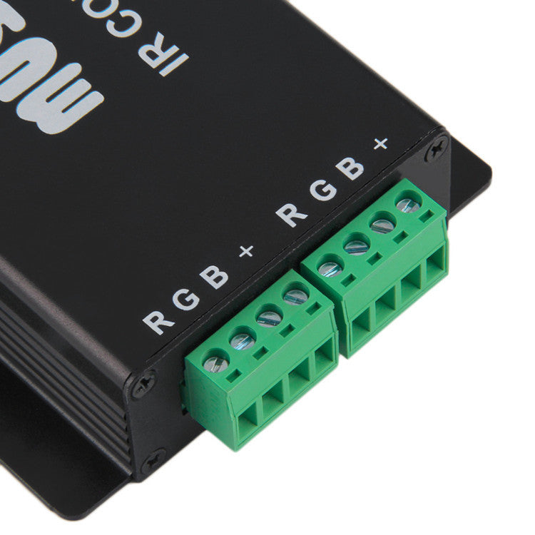 Contrôleur de bande LED RVB sensible au son et à la musique – DC12V-24V 12A | Boîtier en aluminium noir avec télécommande infrarouge 24 touches | Pour bandes LED