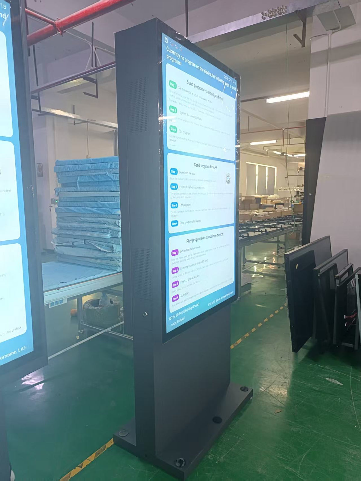 Outdoor Dual-Sided LCD Digital Signage – Back-to-Back Floor-Standing Display, 2500 Nits, IP66 Waterproof, Full Optical Bonding, 43"/55"/65"