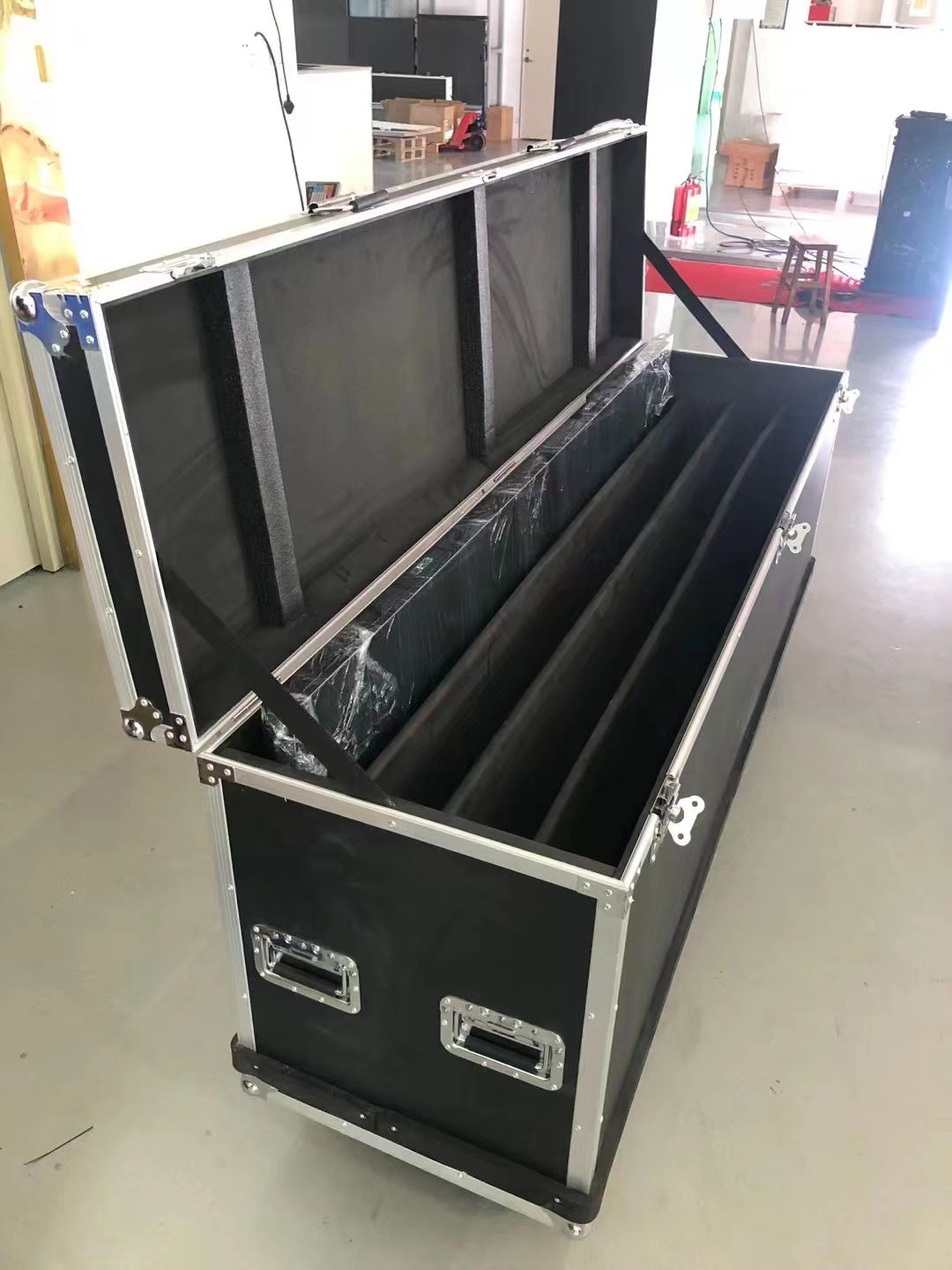 EP-GOB Series Large LED Wall Display | 5120×1920mm (16.8FT × 6.3FT) | Turnkey Indoor P2.5  LED Screen | GOB Surface | Magnetic Splicing
