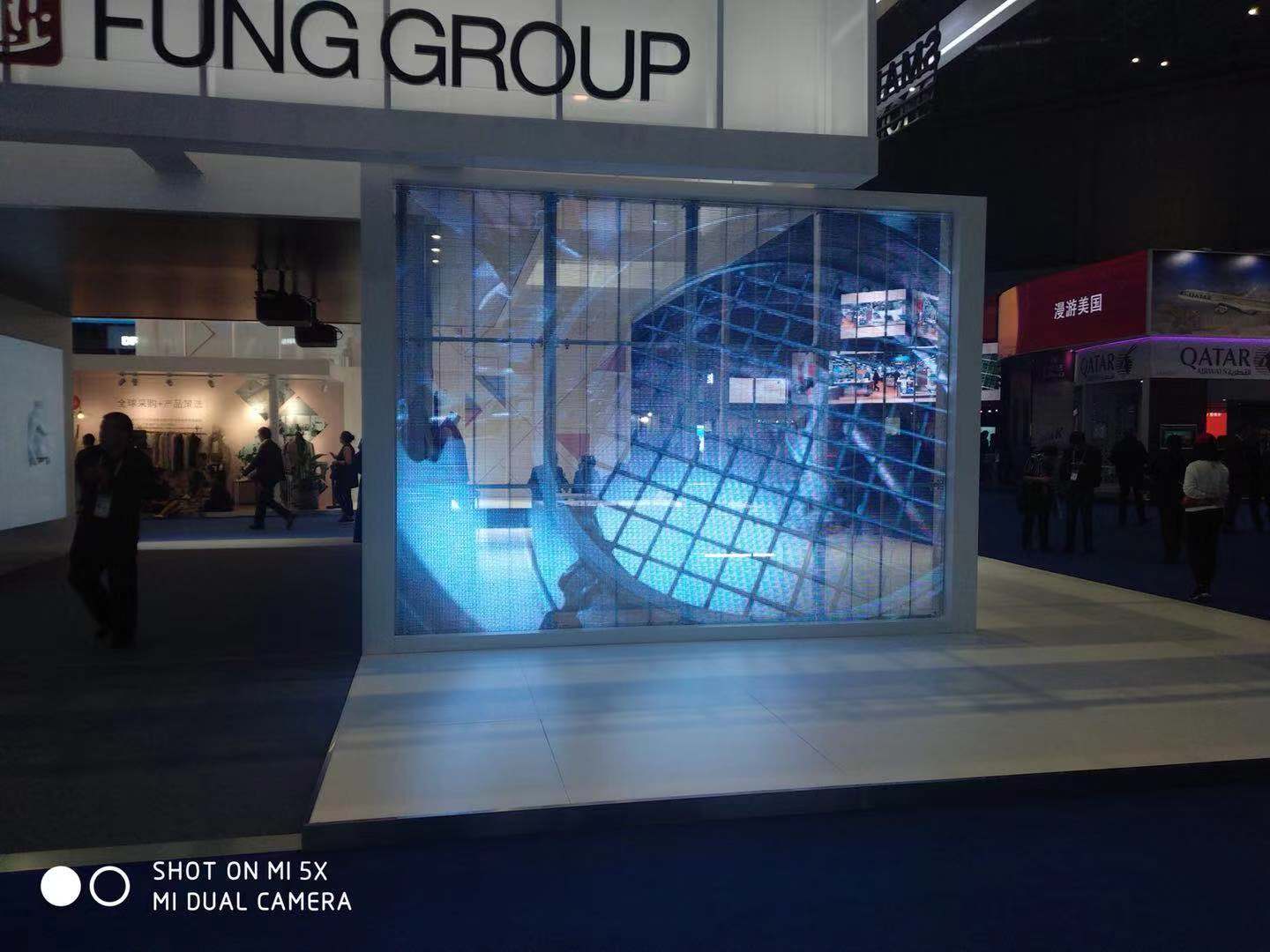 aClear Series P3.9/7,8 mm transparentes LED-Display 1500 Nits/4500 Nits in der Größe 1000 x 500 mm Aluminiumgehäuse für die Inneninstallation für Glas/Fenster