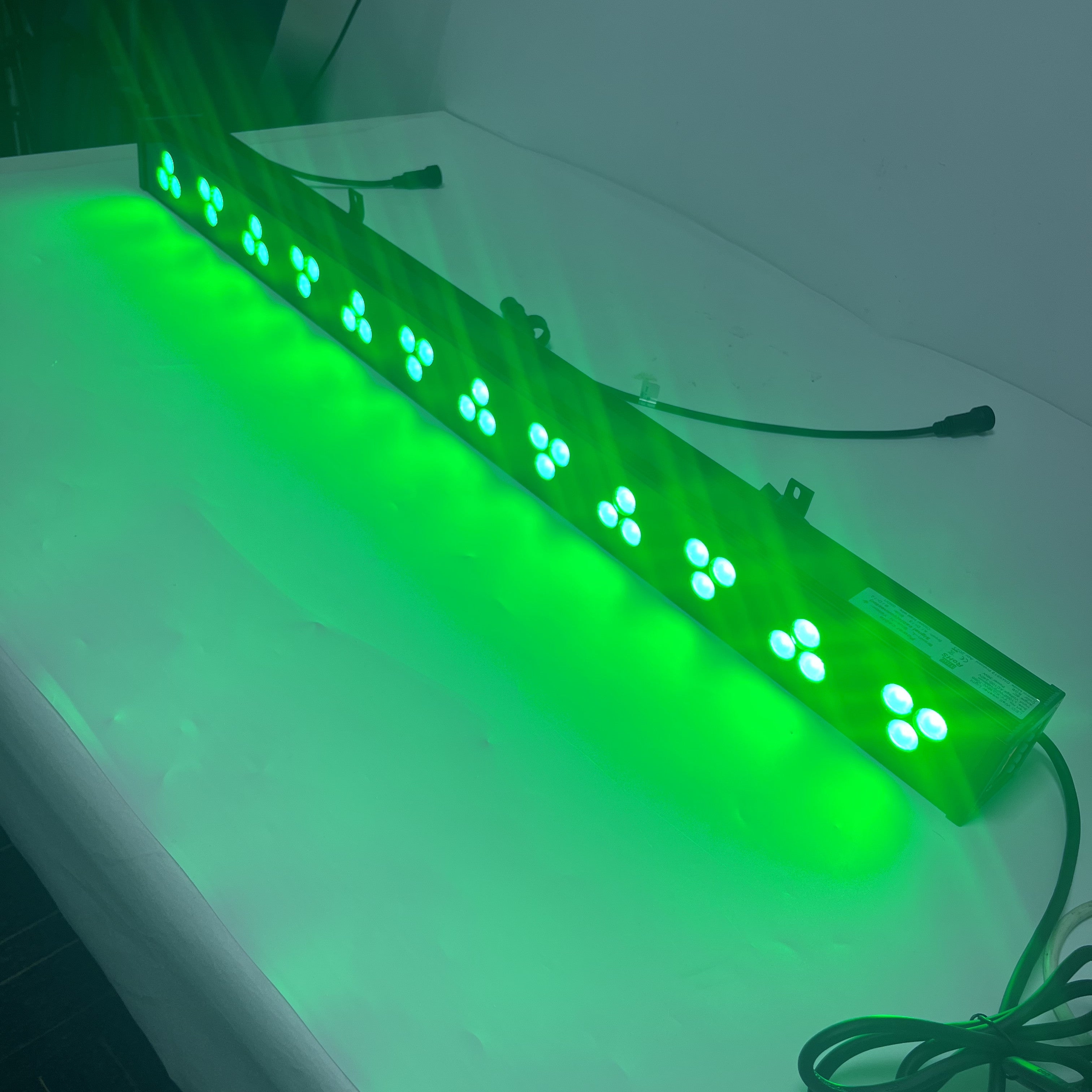 36Watt RGB Linear LED Wall Washer 110-265V AC Flood Light Standalone Operating, DMX 512 Controllable and Master/Slave Workable, IP65 Waterproof for Outdoor Use