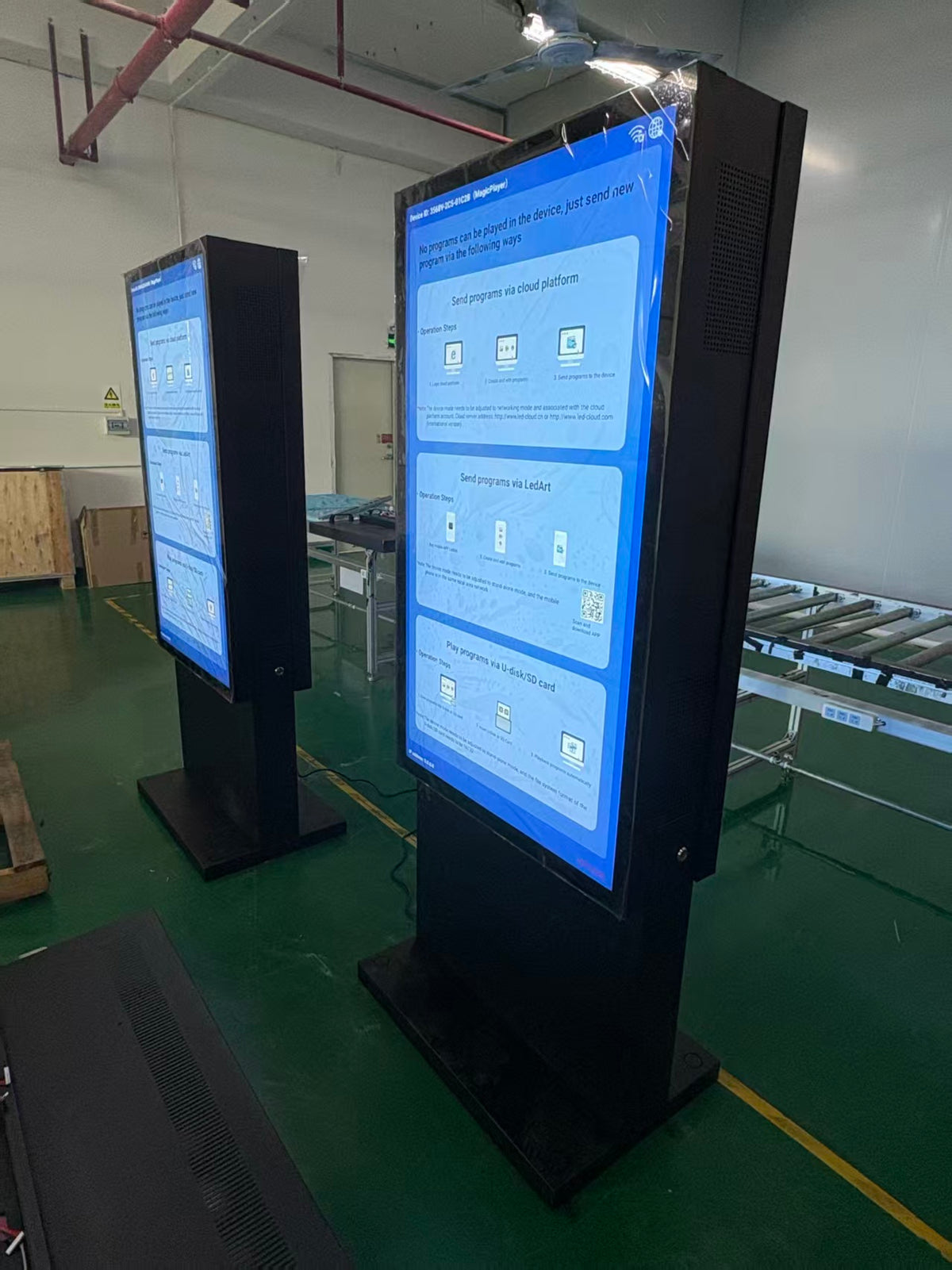 Outdoor Dual-Sided LCD Digital Signage – Back-to-Back Floor-Standing Display, 2500 Nits, IP66 Waterproof, Full Optical Bonding, 43"/55"/65"