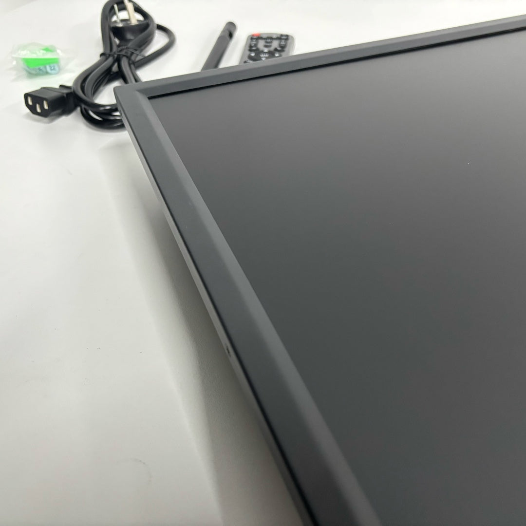 SQ Series 33.3 Inch (598×598mm Viewable) Proportional Square LCD Display Screen, Cloud / APP / USB Disk