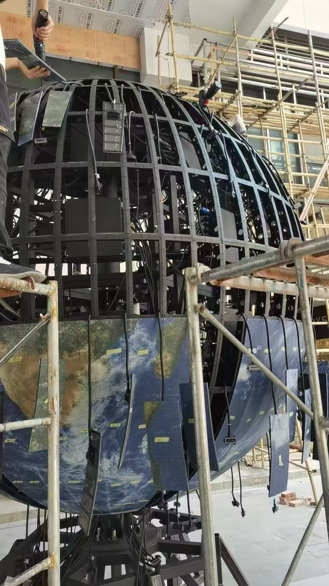 Giant Outdoor LED Sphere Display – Dia. 400 / 500 / 800 / 1200cm (13.1–39.4ft) | P5 | Custom 360° LED Ball Screen for Stadiums, Landmarks & Mega Projects