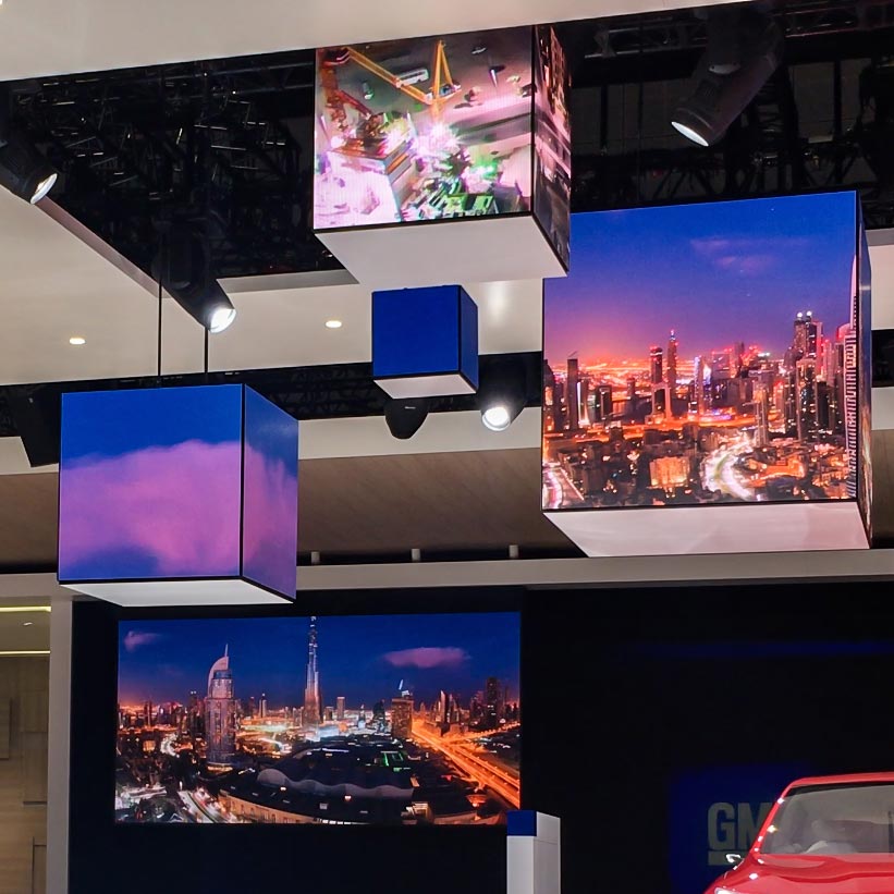 P2.5 Outdoor 5 Faces Magic Cubic LED Display with Each Face in Size 320x320 mm